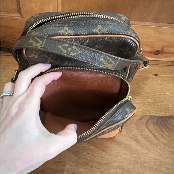 Louis Vuitton Camera Bag - Picture 3 of 7